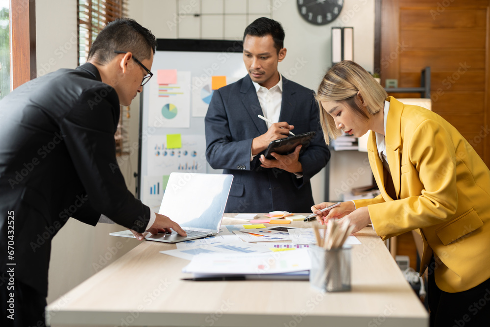 Asian businessmen, women and men Talk about new projects, presents at home office. Asian businessmen, women and men Talk about new projects, presents at home office.