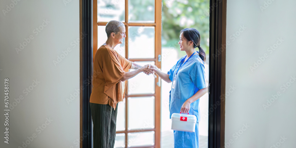 Elderly open door to doctors come for annual home health check-ups based on home health visit services Elderly open door to doctors come for annual home health check-ups based on home health visit services