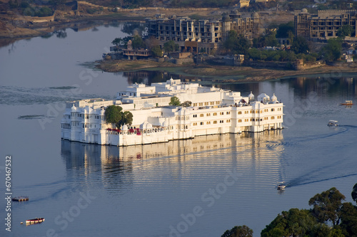 Lake Pichola and Lake Palace Hotel, former Jag Niwas Palace, Udaipur, Rajasthan, India
