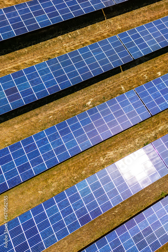 Hochformat Aufnahme einer Freiflächen-Photovoltaikanlage mit Solarmodulen als Luftbild photo