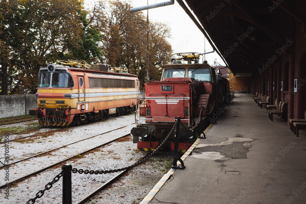 Fototapeta premium Old train on train rails in the dead end railway station