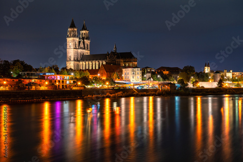 Magdeburger Dom bei Nacht © blende11.photo