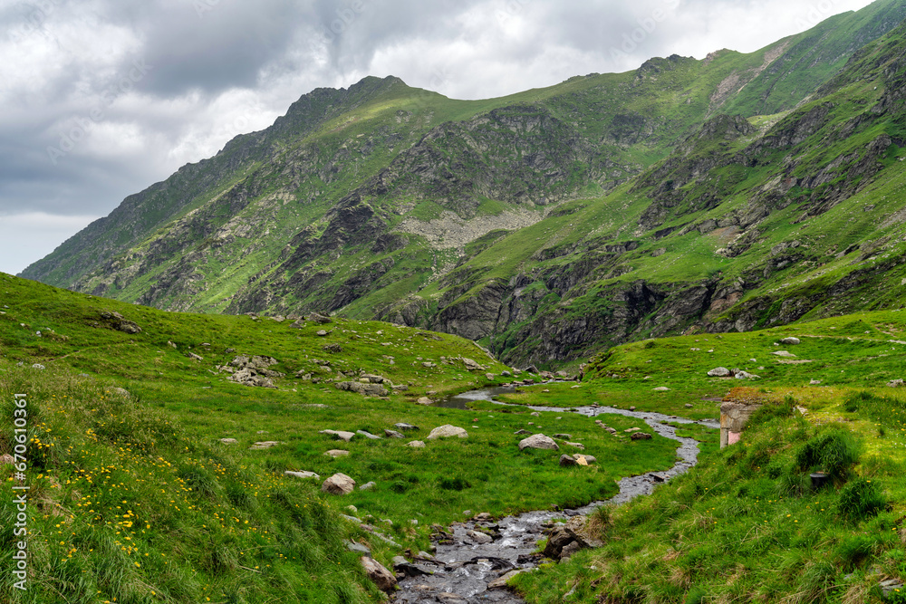 Naklejka premium Beautiful mountain nature scenery
