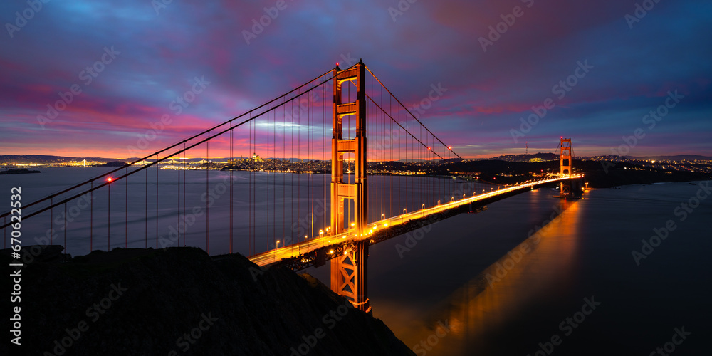 Obraz premium SF Golden Gate Bridge - Colorful Sunrise From Marin Headlands