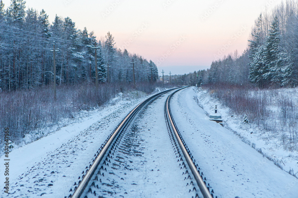 Obraz premium Snowy Frozen Railroad in a Winter Dusk
