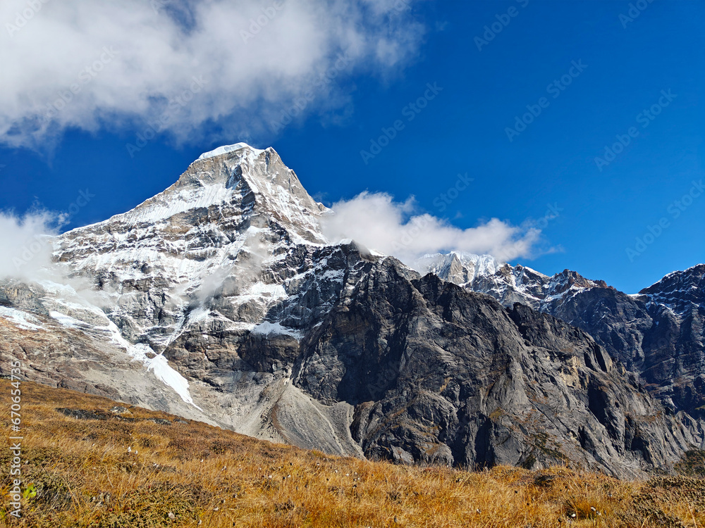 Fototapeta premium Beautiful mountain landscape in Himalaya