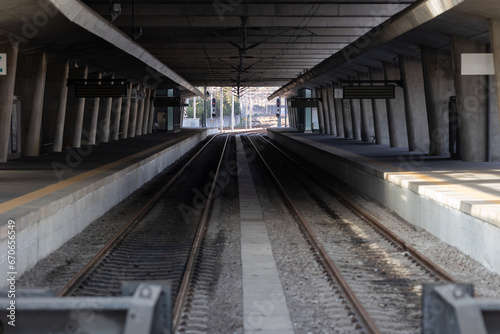 Fototapeta Naklejka Na Ścianę i Meble -  An empty subway track in a station.