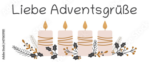 Liebe Adventsgrüße - Schriftzug in deutscher Sprache. Grußbanner mit brennenden Kerzen und winterlichen Zweigen.