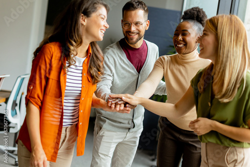Young multiethnic startup t...