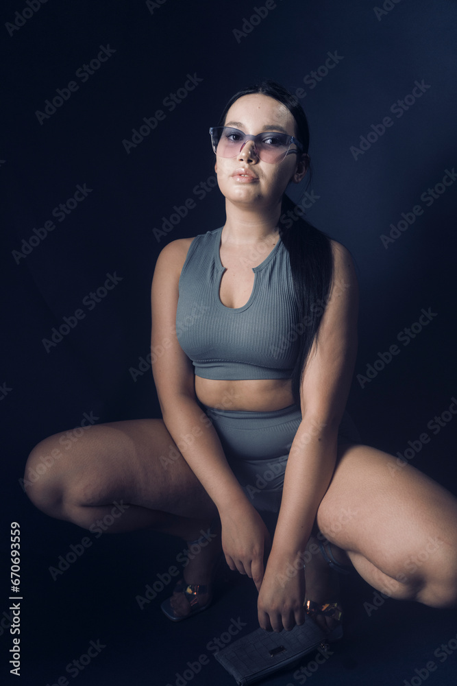 Obraz premium Curvy influencer fitness gym girl posing