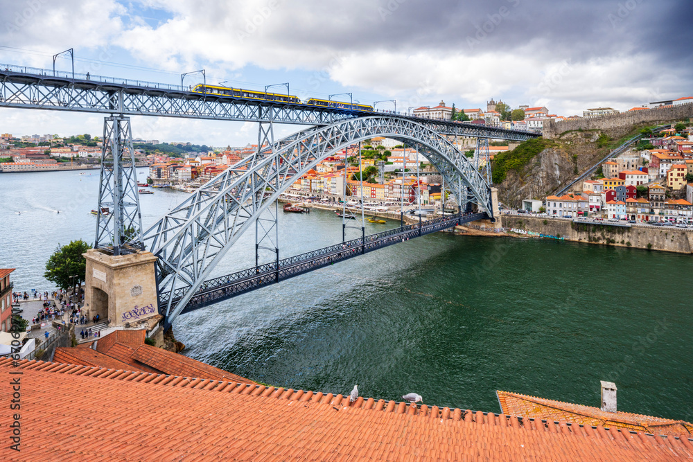 Ponte Dom Luis I, Luis I Bridge.Porto Metro Train crossing..Porto, Oporto, Portugal, Europe