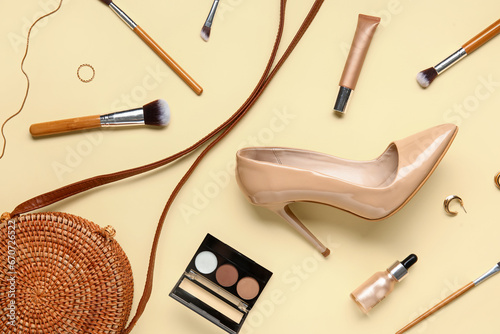 Fashionable women's accesso...