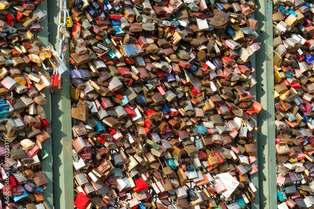 Many locks hang on the Hohenzollern bridge