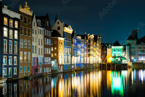 Fotografia Captivating Night in Amsterdam: A Mesmerizing Long Exposure Photo of Amsterdam's Nighttime Canals