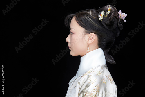 Fotografía A Asian woman dressed in Qing Dynasty Empress attire
