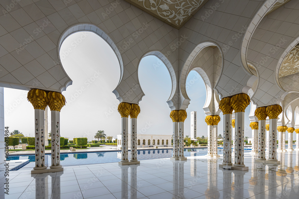 Fototapeta premium The Grand Mosque in Abu Dhabi, United Emirates