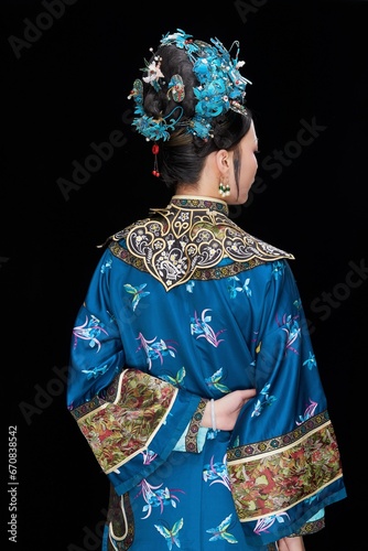 Fotografía A Asian woman dressed in Qing Dynasty Empress attire