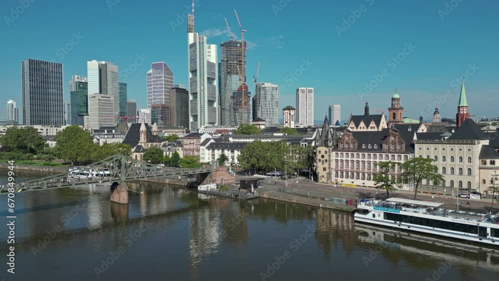 Eiserner Steg footbridge spanning the River Main in the city of Frankfurt Eiserner Steg footbridge spanning the River Main in the city of Frankfurt