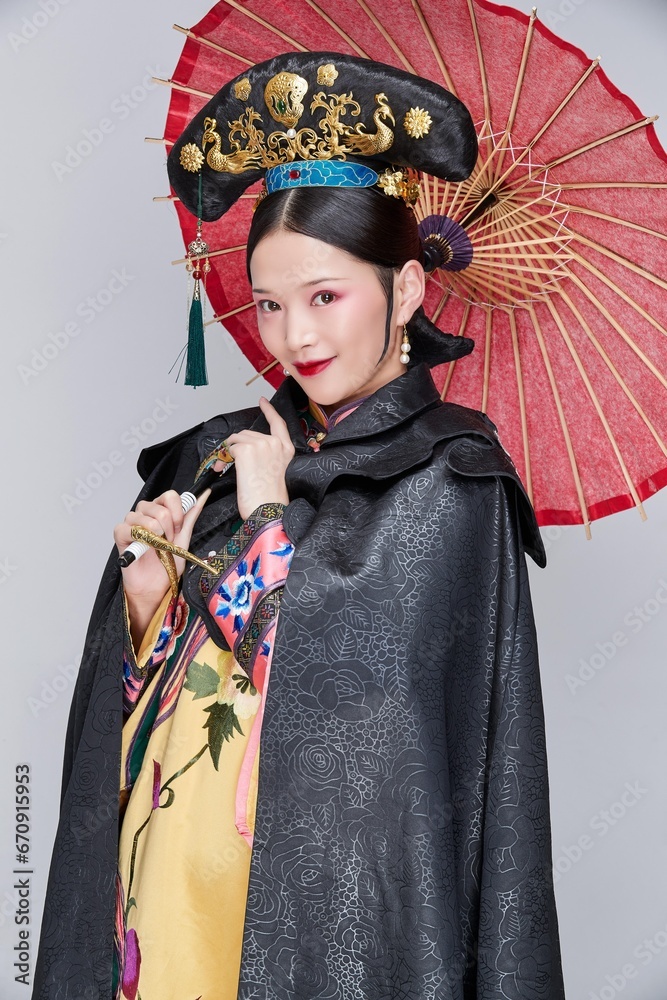 白色背景下的清代女性古装造型清朝古装 白色背景下的清代女性古装造型清朝古装