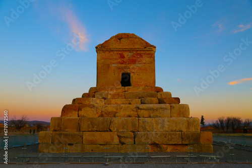 pasargad is the tomp of the great acchaemenid king of iran cyrus the great