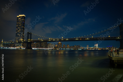 Skyline de Nueva York desde el Dumbo hasta el puerto de columnas 