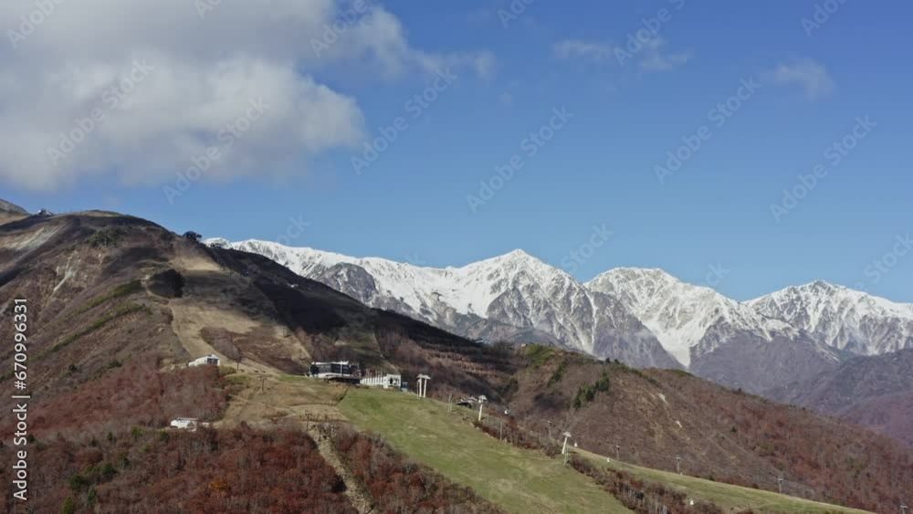 ドローン映像：紅葉と雪山とロープウェイのコラボレーション（白馬村）
