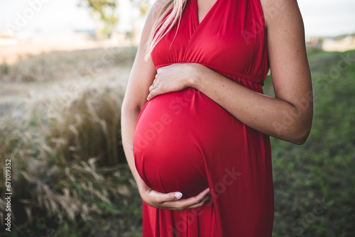 dziecko, ciąża, noworodek, oczekiwanie, ciążowy brzuszek, child, pregnancy, newborn, waiting, pregnant belly, stopa, dzieci, bobasy, noga, ciało, palce, palec, dzieciństwo, mama