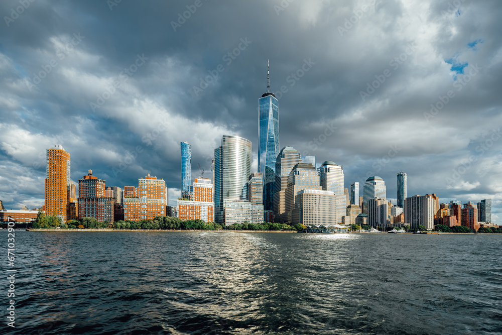 Obraz premium panoramic view at the skyline of lower manhattan, new york