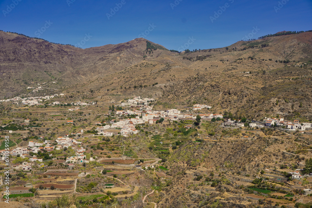
The town of Tejeda is located in the center of Gran Canaria. With its white-fronted houses and balconies, it is considered one of the most beautiful towns in Spain.