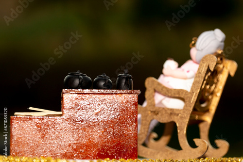 Fogão a lenha e vovó sentada na sua cadeira de balanço em miniatura.  photo