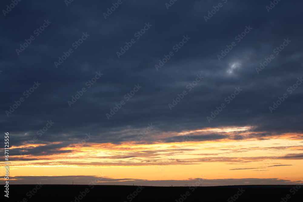 Fototapeta premium A sunset with clouds