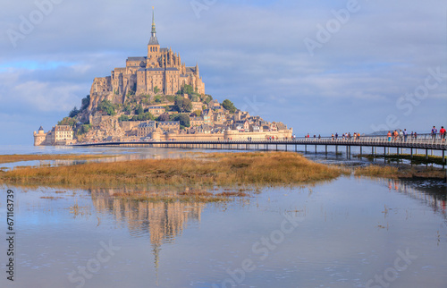 Le Mont-Saint-Michel lors des grandes marées