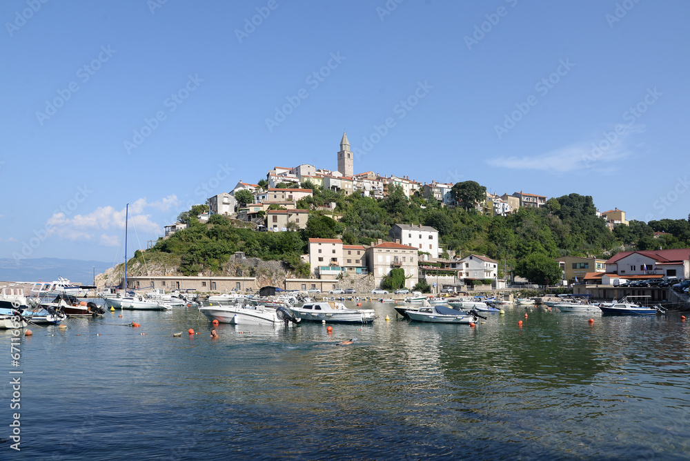 Naklejka premium Hafen und Altstadt von Vrbnik