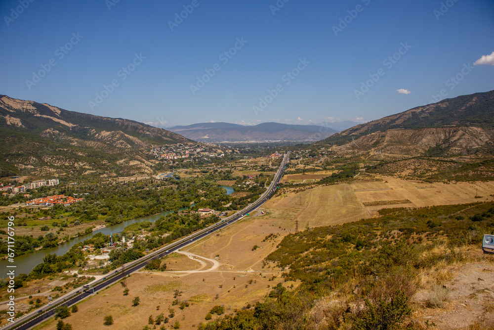 road to the mountains