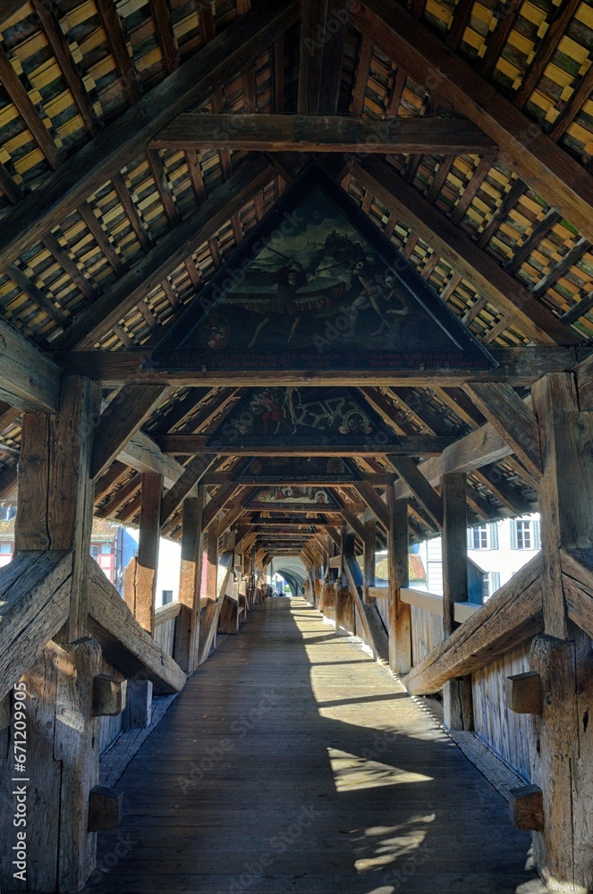 Interior del puente Spreuerbrücke, Lucerna, Suiza Interior del puente Spreuerbrücke, Lucerna, Suiza