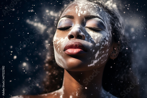 Retrato de Mujer Afroamericana con Maquillaje Creativo en un Escenario Nevado