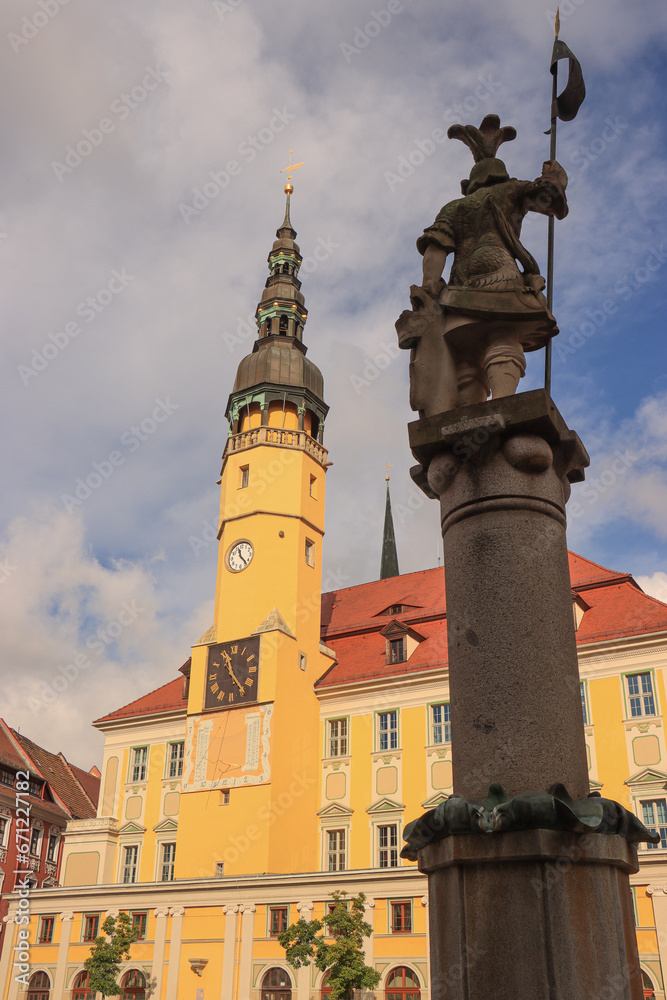 Bautzener Wahrzeichen; Rathaus und Ritter Dutschmann Brunnen auf dem Hauptmarkt