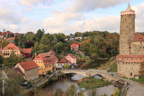 Herbstliches Bautzen; Blick von der Friedensbrücke auf die Spree und die Alte Wasserkunst