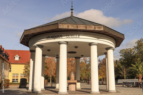 Bad Lippspringe; Arminiustempel mit Quelle