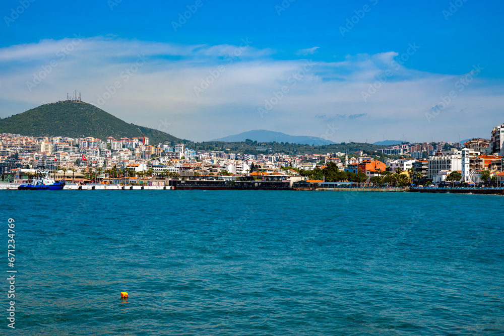 Blick auf Bucht und Hafen von Kusadasi, Aydin, Türkei