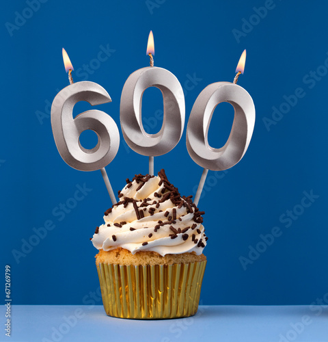 Number of followers or likes - Candle number 600