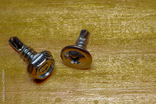 self drilling screws with hex head and phillips head for joining metals photo