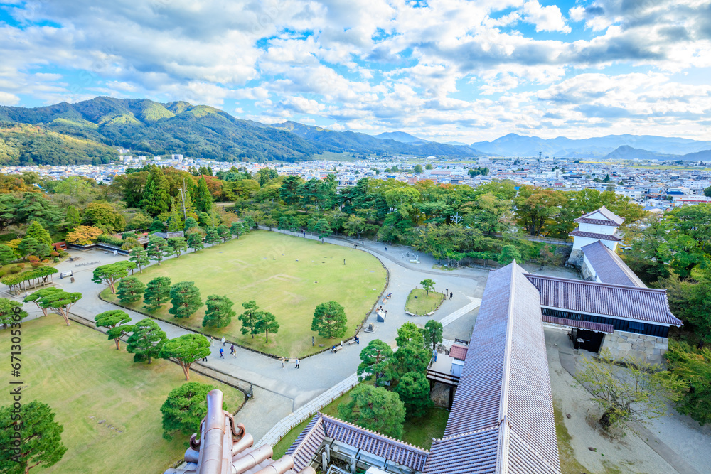初秋の鶴ヶ城から見た景色　福島県会津若松市　The view from Tsuruga Castle in early autumn. Fukushima Pref, Aizuwakamatsu City.