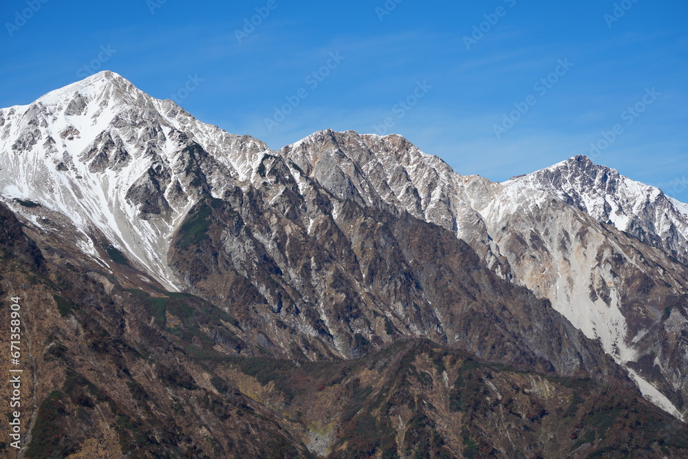 Fototapeta premium 八方尾根から白馬連峰の白馬三山を望む