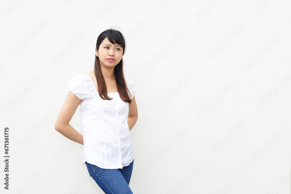 笑顔の若い女性 笑顔の若い女性
