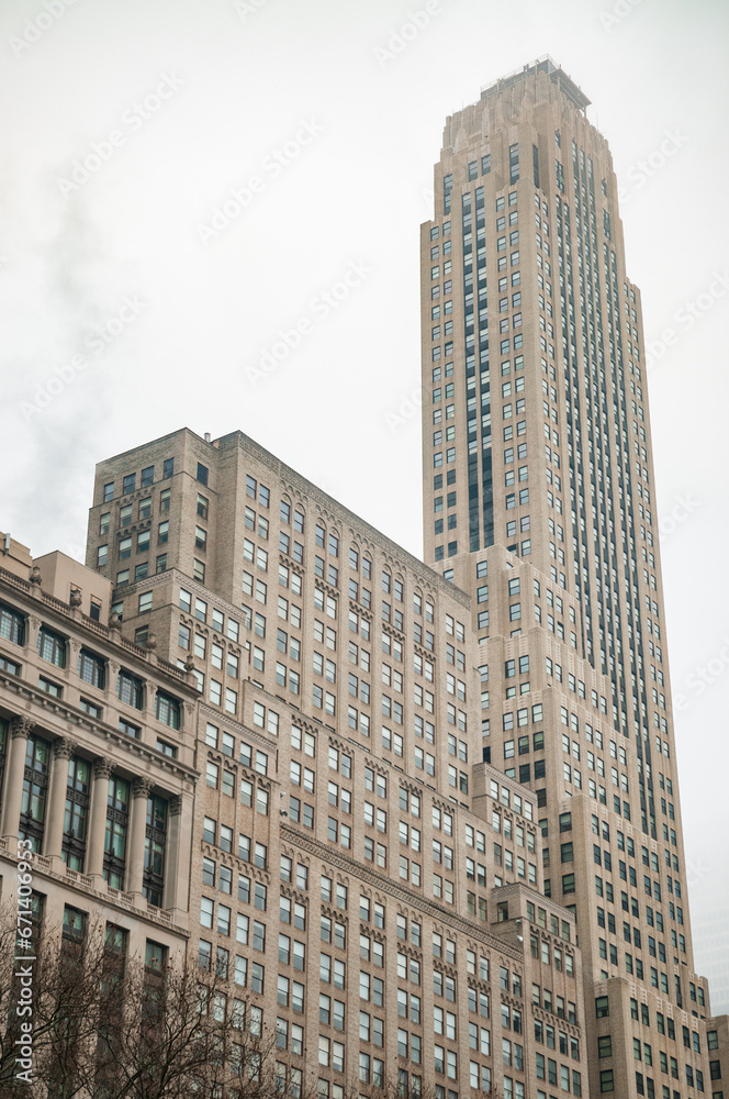 Obraz premium The New York City Skyline During a Foggy Morning