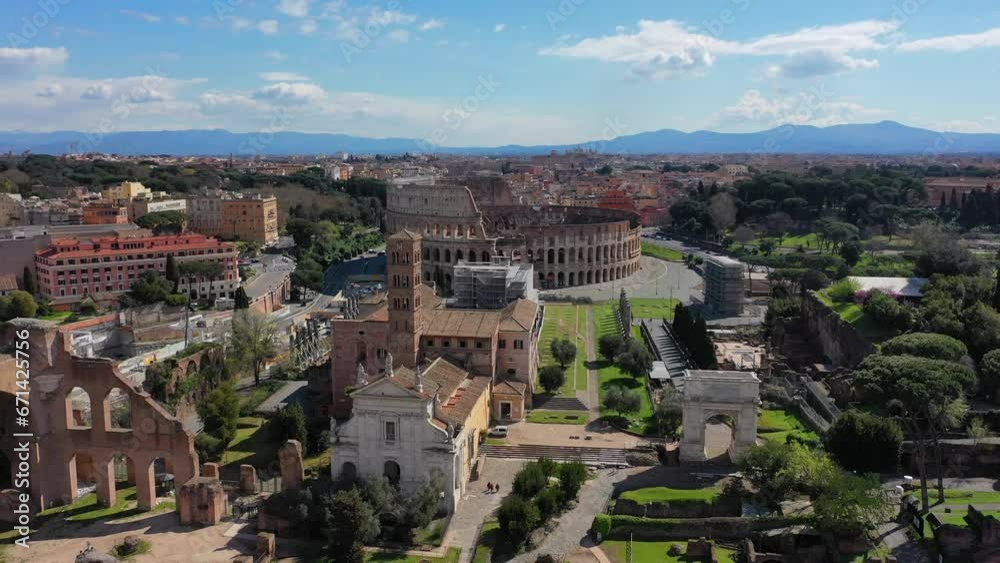 Vista aerea dell'antica Roma e del colosseo. Italia.
Il Foro Romano e i Fori Imperiali, l'area turistica degli scavi archeologici più visitati al mondo. Vista aerea dell'antica Roma e del colosseo. Italia.
Il Foro Romano e i Fori Imperiali, l'area turistica degli scavi archeologici più visitati al mondo.