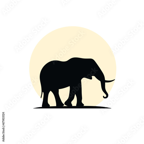 Silhouette eines gehenden Elefanten