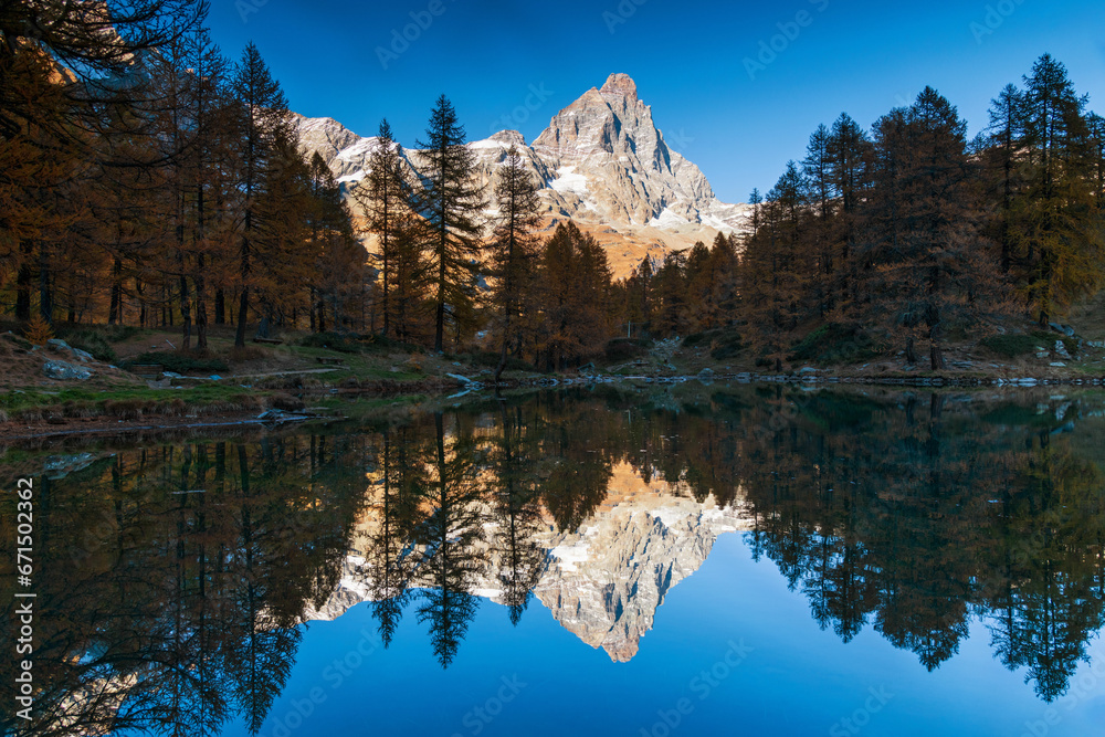 The blue lake and the Matterhorn