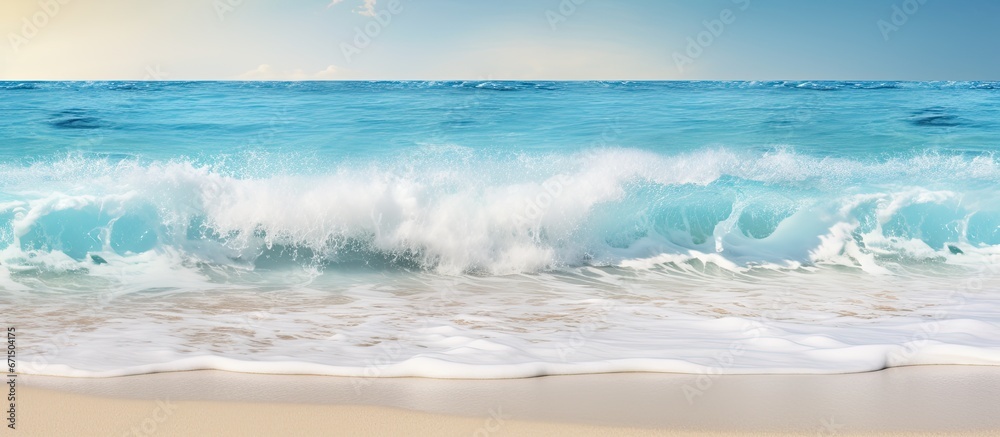 Obraz premium The foamy waves of a tropical beach meet the water in the background